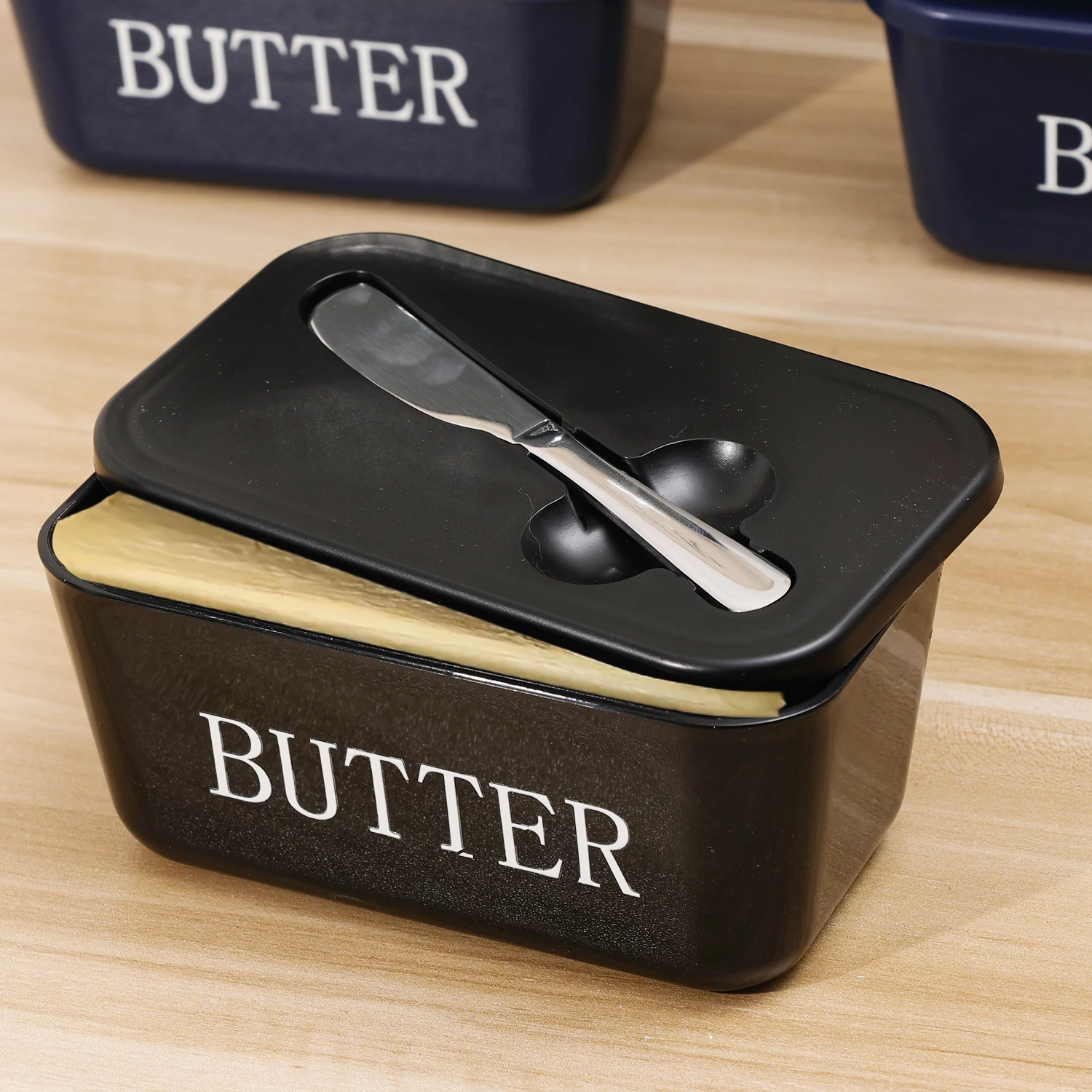 Butter Storage Box with Knife 2