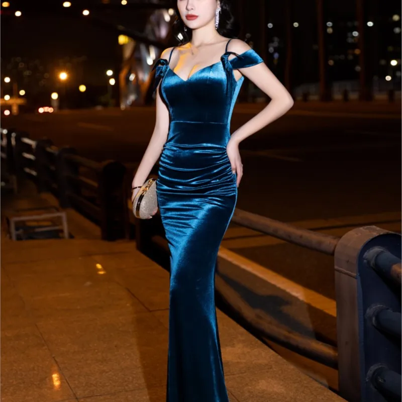 

Black strap slimming round fishtail velvet light luxury party dress