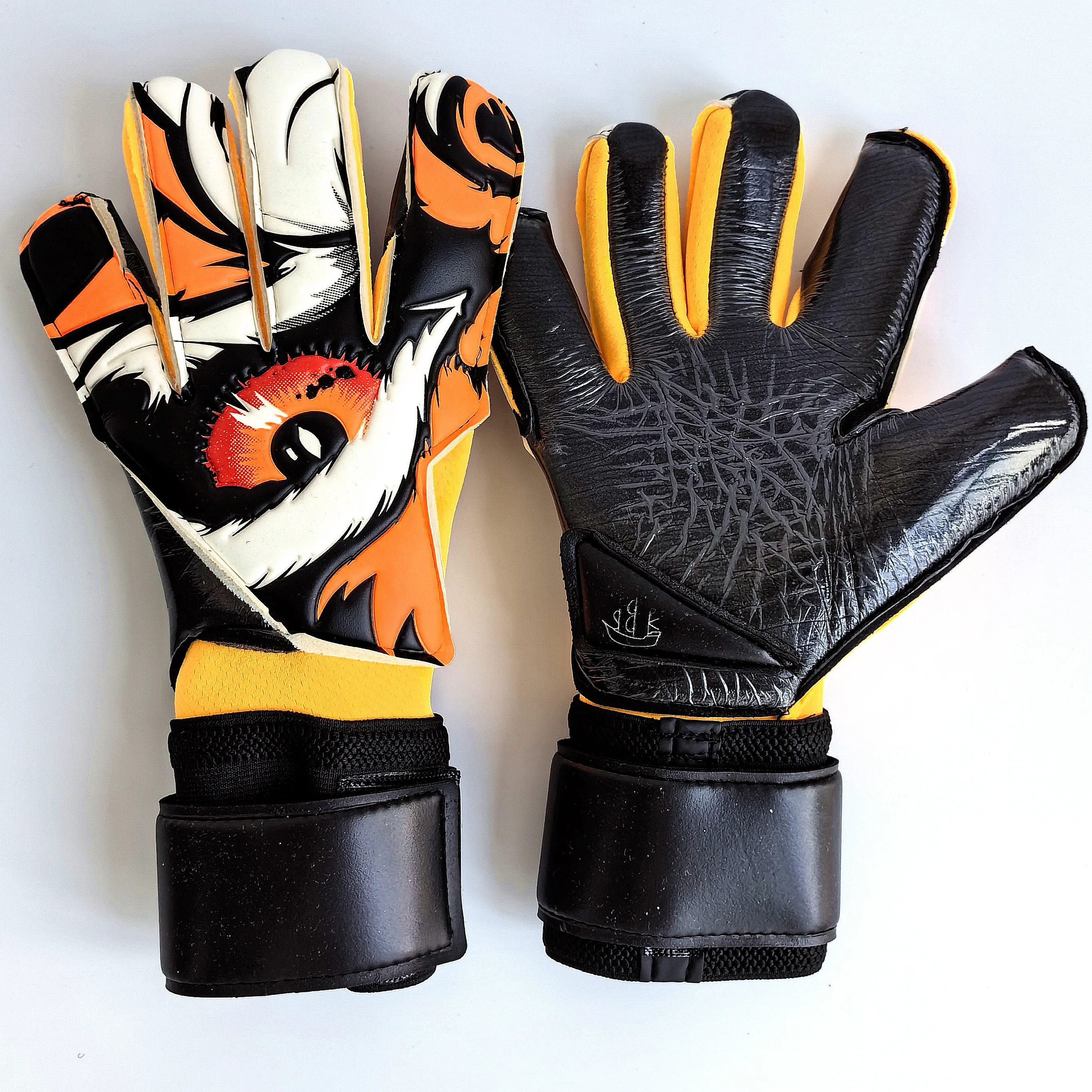 Soccer goalkeeper gloves VG3 style inner seam cut for anti slip and high viscosity, all latex without finger guard