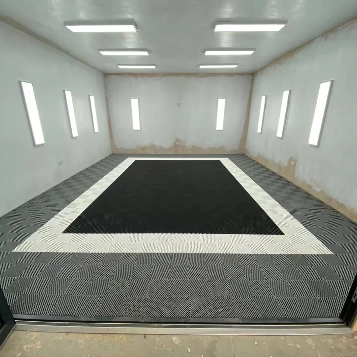 Non-Slip Plastic Garage Car Wash Floor Tiles Exterior Interior Vented Flooring with Checkered Pattern Interlocking Design