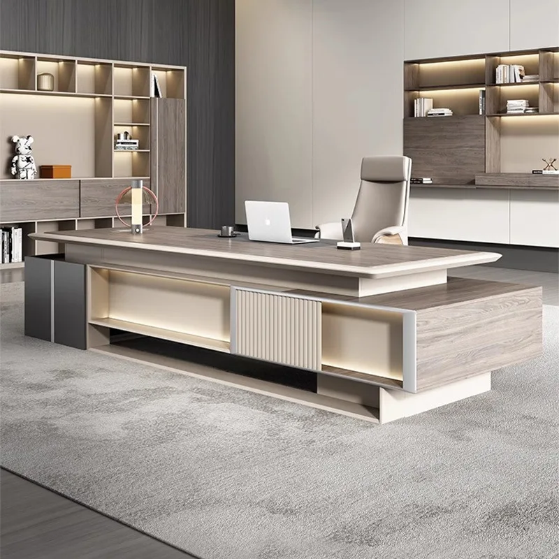 Moderner, leichter Luxus-Chefschreibtisch