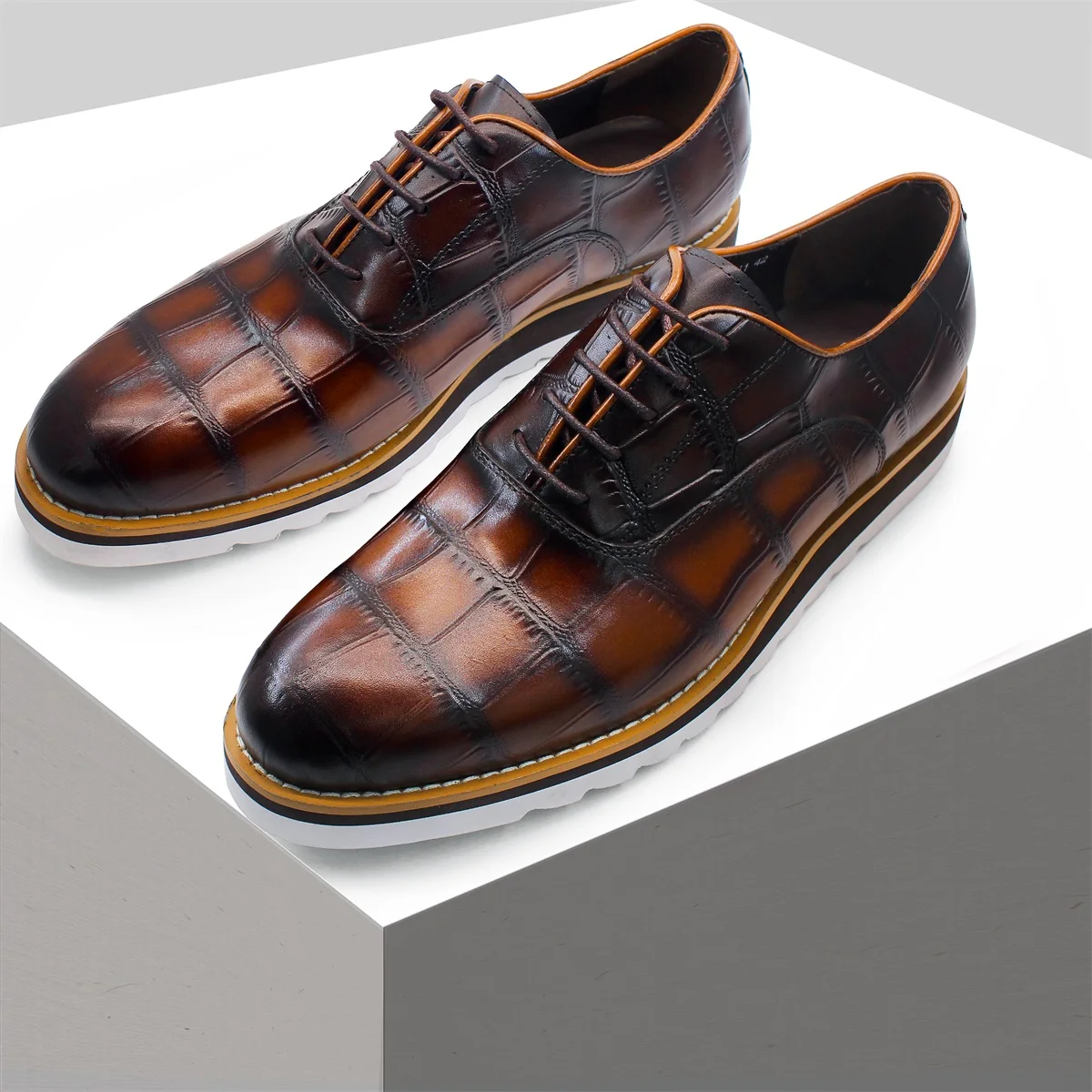 

New Men's Business Leather Shoes Fashion Summer Lace-Up Blue Black Hand Carved Wedding Shoes Office Oxford Shoes