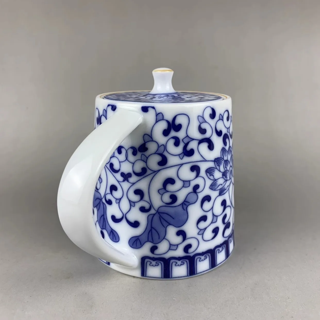 Jingdezhen niebieski i biały splątany lotos mały dzbanek na herbatę Retro ceramiczny ozdoby do dekoracji domowy