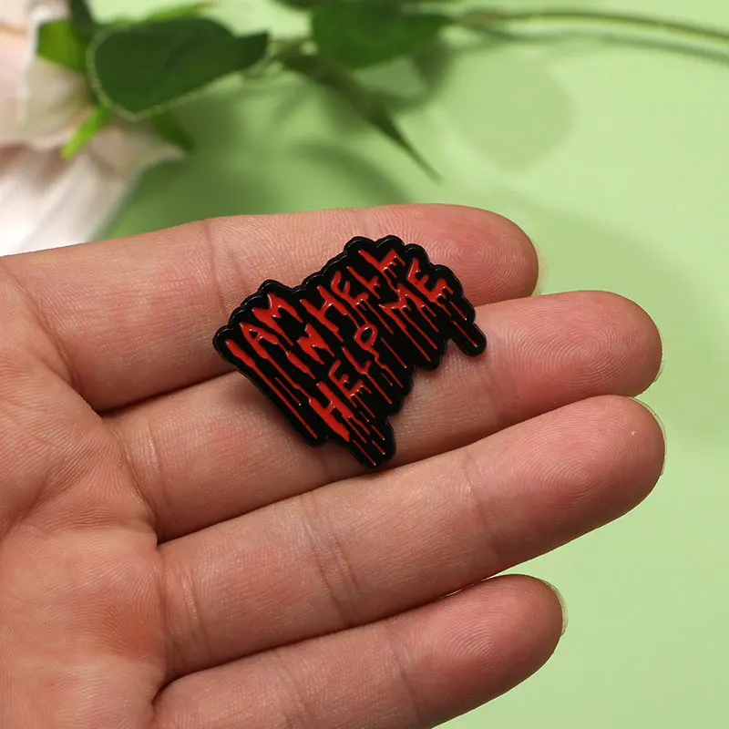Horrible Sinister Blood Letter Enamel Brooches I Am In Hell Help Me Strange Words Pins Halloween All Saints Day Badge