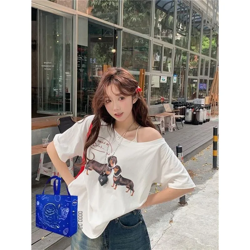 Letnia zabawa na świeżym powietrzu, dachund, casual, koszulka z odkrytym ramieniem, damska, na jedno ramię, luksusowy wygląd, nadruk z pięcioma rękawami...