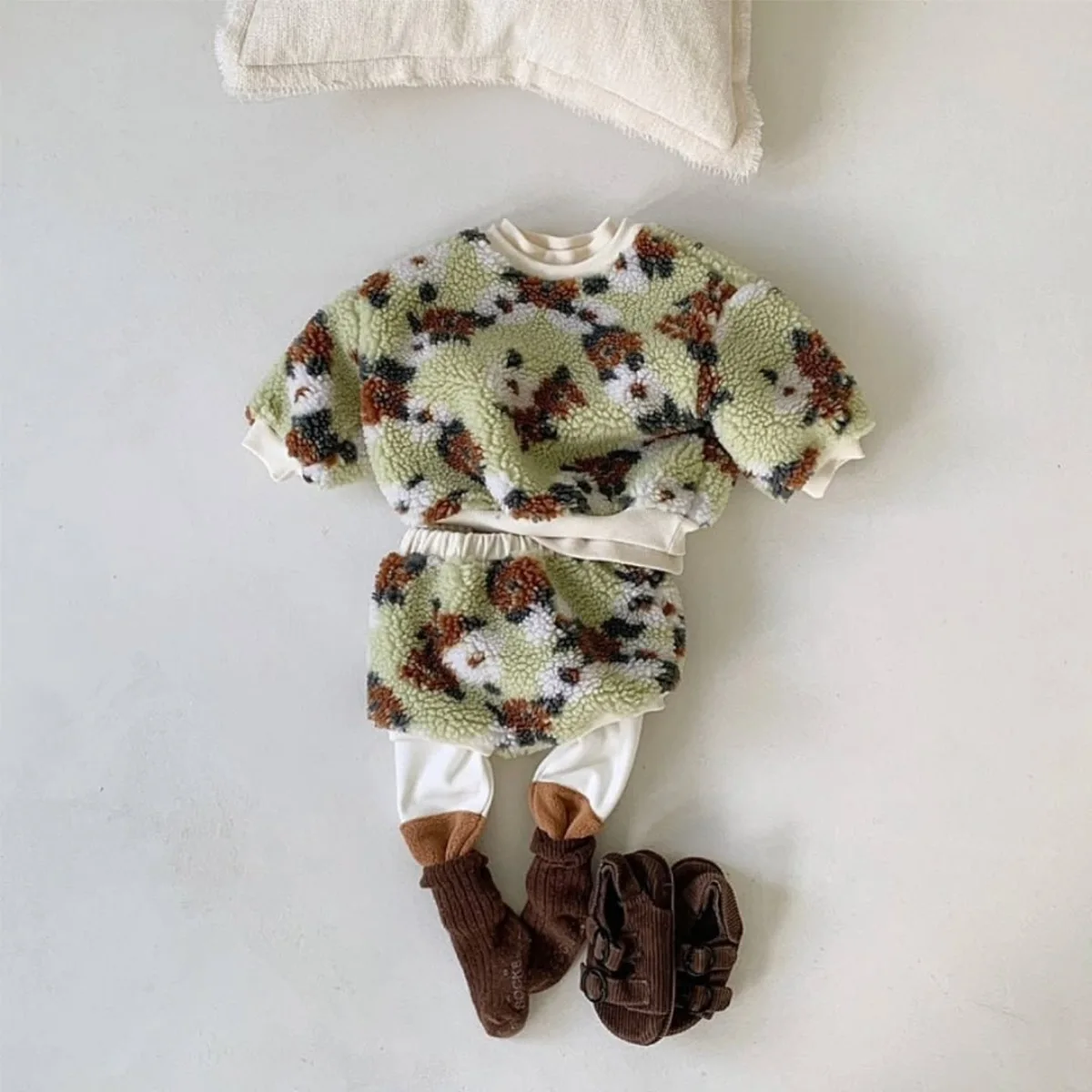 2025 شتاء جديد الطفل زائد المخملية ملابس سميكة مجموعة الفتيان الفتيات موضة أفخم طباعة القمم + السراويل 2 قطعة دعوى الاطفال ملابس غير رسمية #4