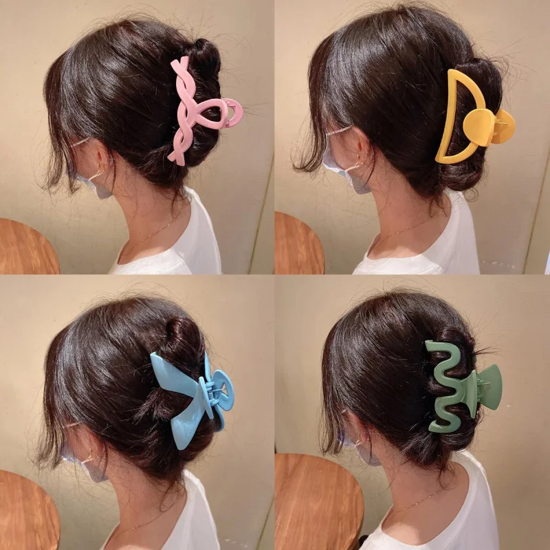 

Korean Simple Large Hair Claw Korean Style Elegant Bath Hair Claw Back of Head Bun Clip Hair Accessory Hair Clip