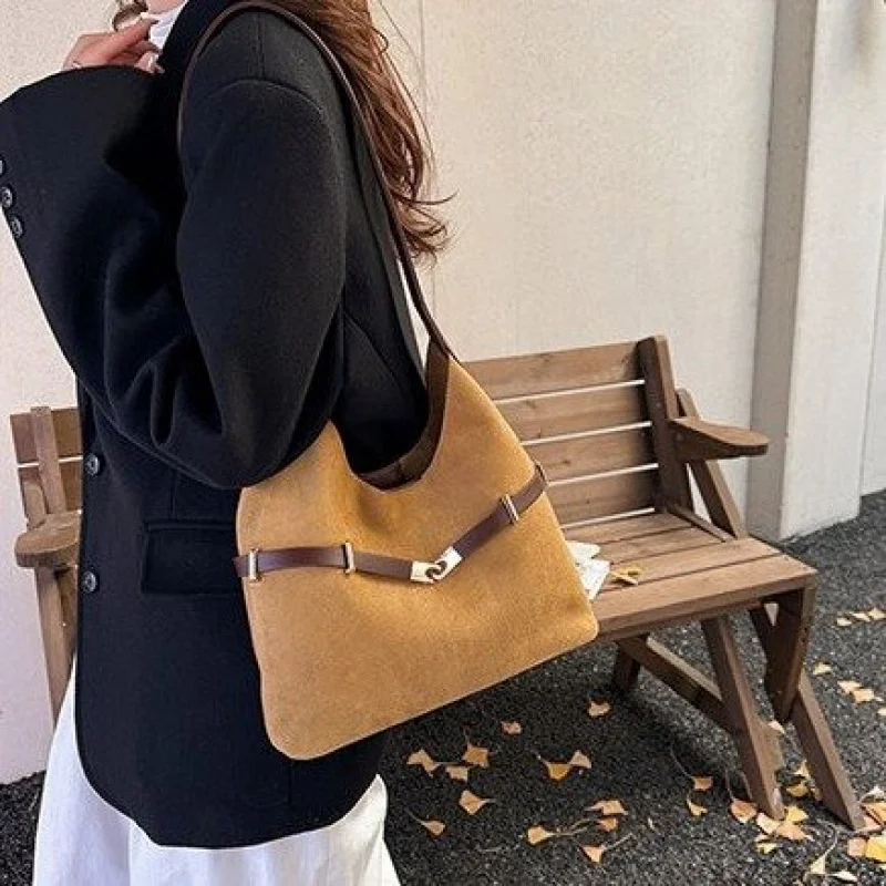 حقيبة حمل للسيدات من الطبقة العلوية مصنوعة من جلد الماعز تتميز بمظهر ناعم وخفيف الوزن للركاب في بلجيكا الراقية