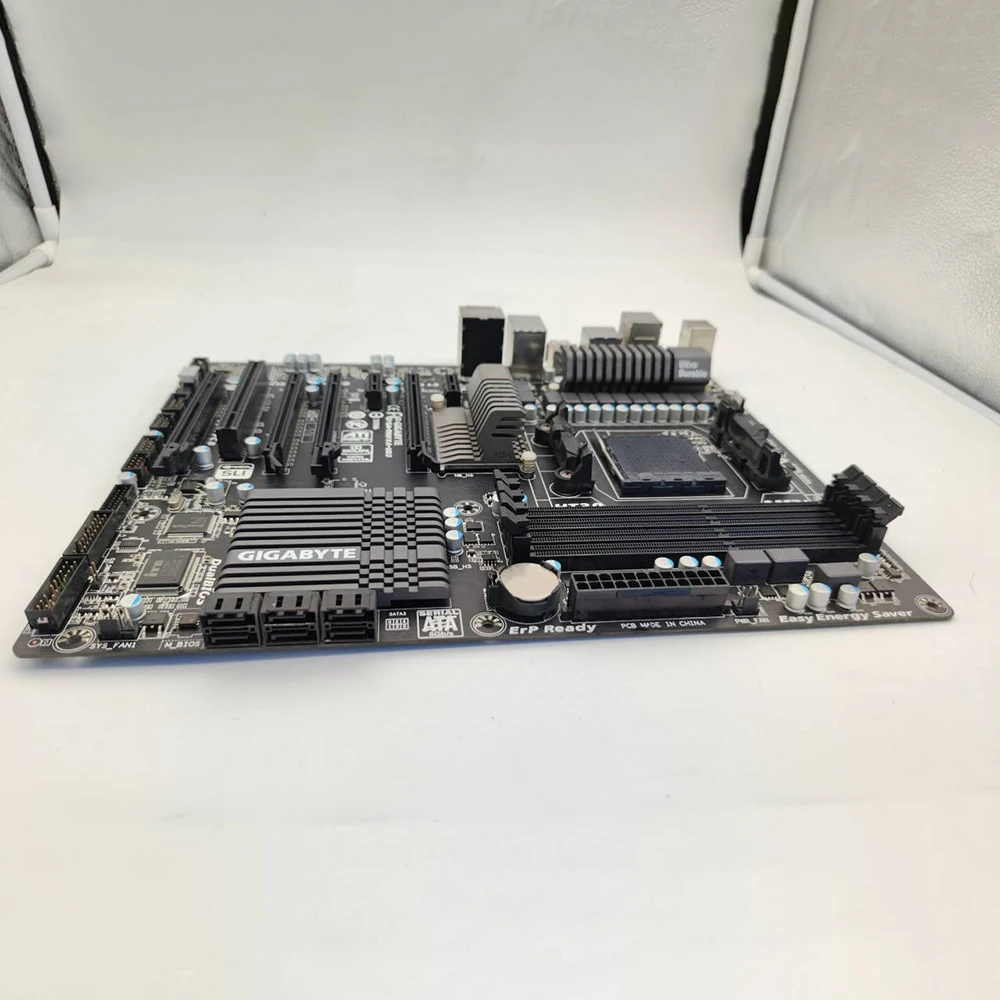 Placa base AM3+990FX SB950 GA-990FXA-UD3