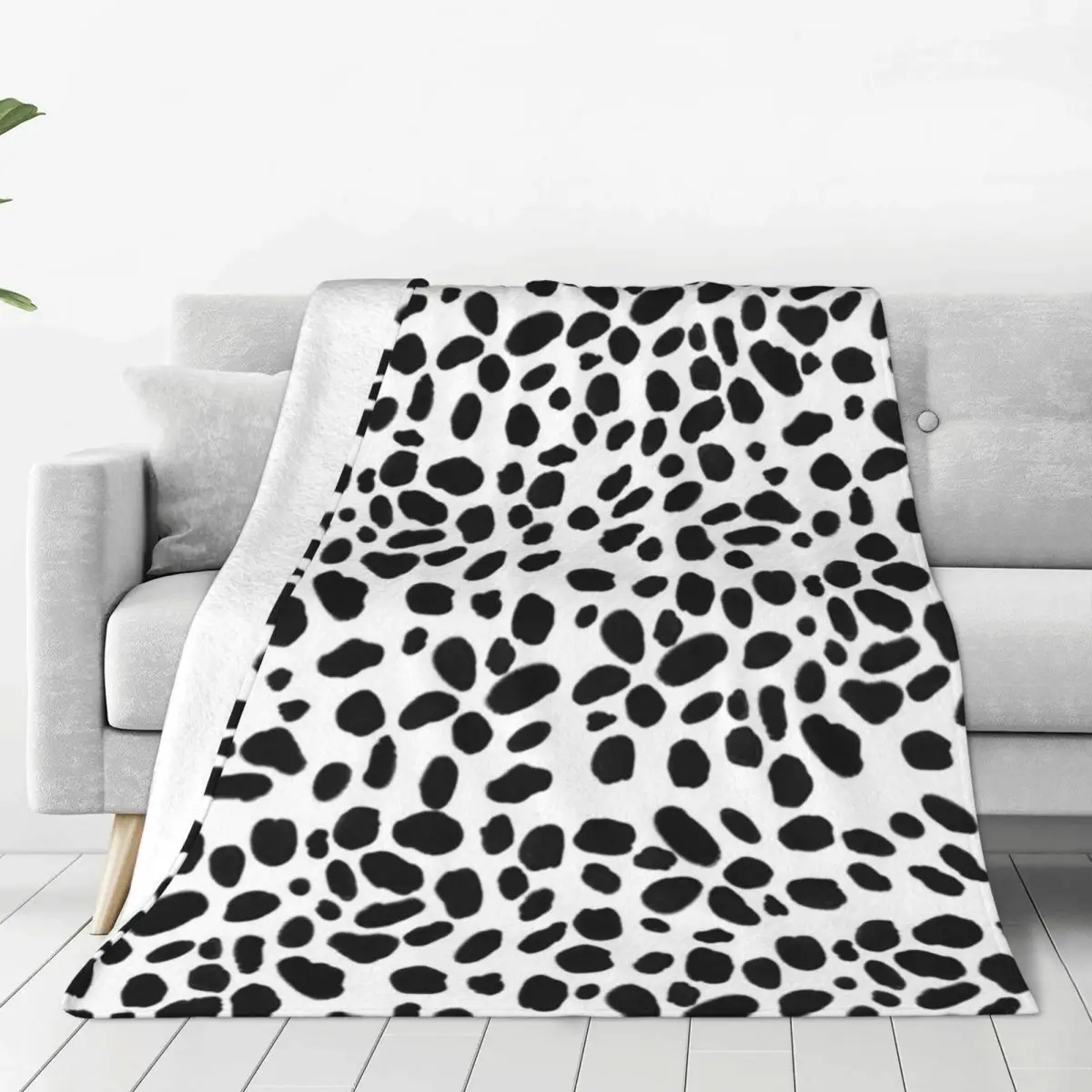 Dalmatian Spots Black And White Print Dog Print Blankets Flannel Sofa Throw Blankets For Couch Bedding Throws Bedspread Quilt