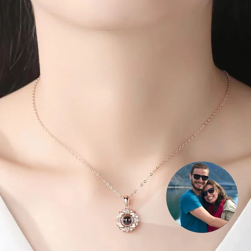 

2024 Fashion Personalized Picture Necklace for Women Customized Photo Projection Necklace Flower Pendant Necklace Memorial Gift