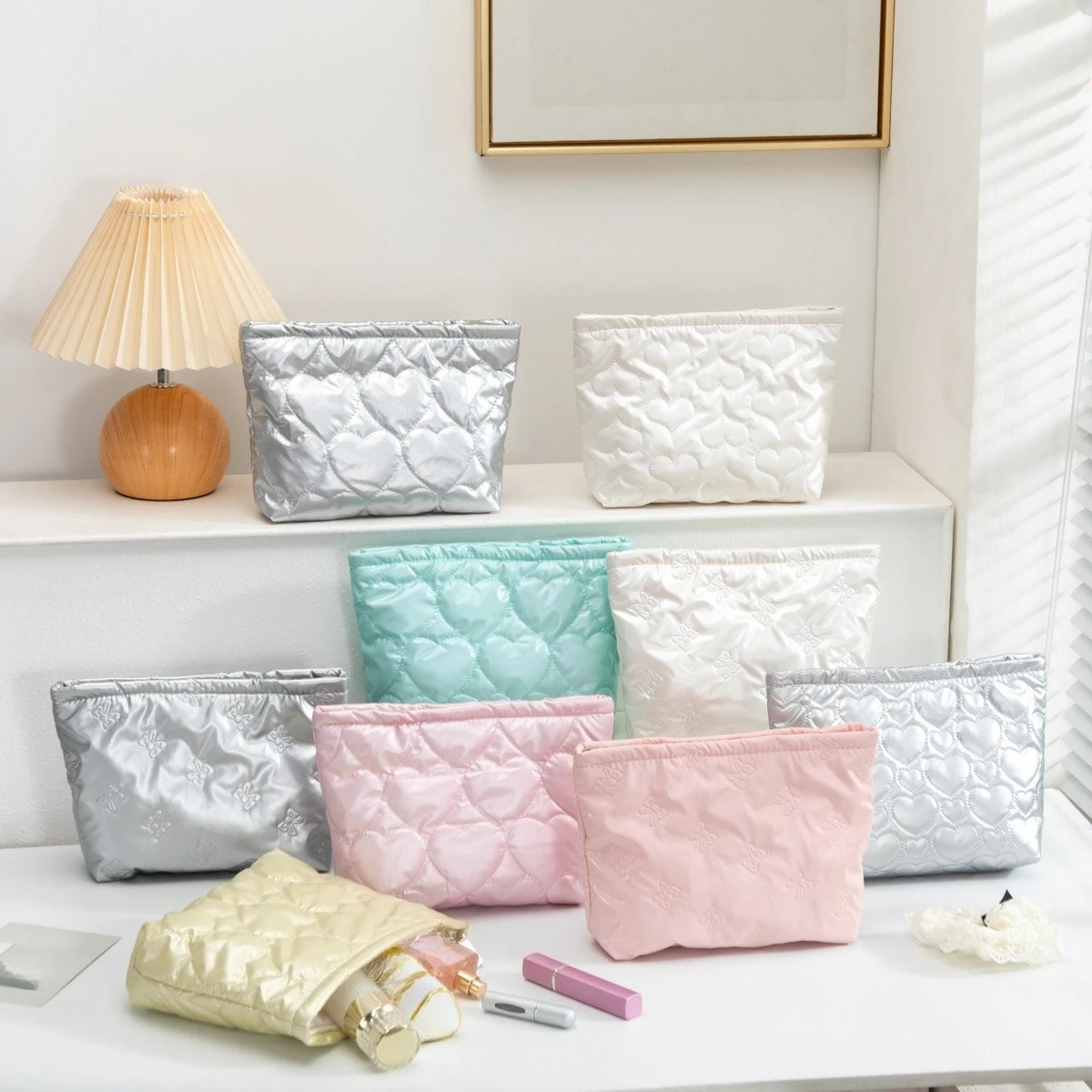 Women Cute Makeup Bag Portable Cosmetic Toiletry Storage Pouch Large Capacity Ladies Travel Cosmetic Organizer Zipper Bag