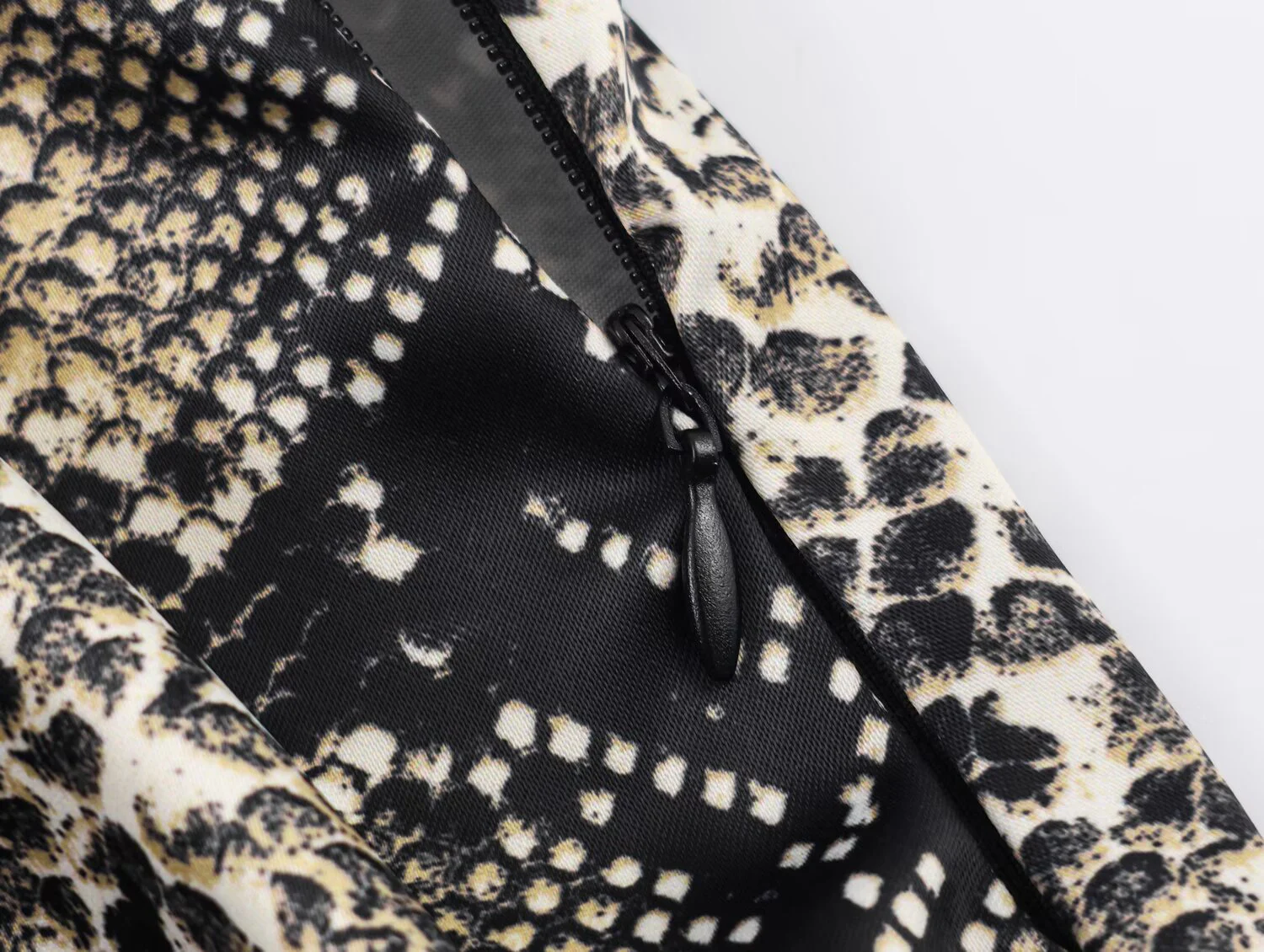 Europese en Amerikaanse stijl buitenlandse handel dameskleding nieuwe 2025, mode dierenprint zijde satijn textuur MIDI rok