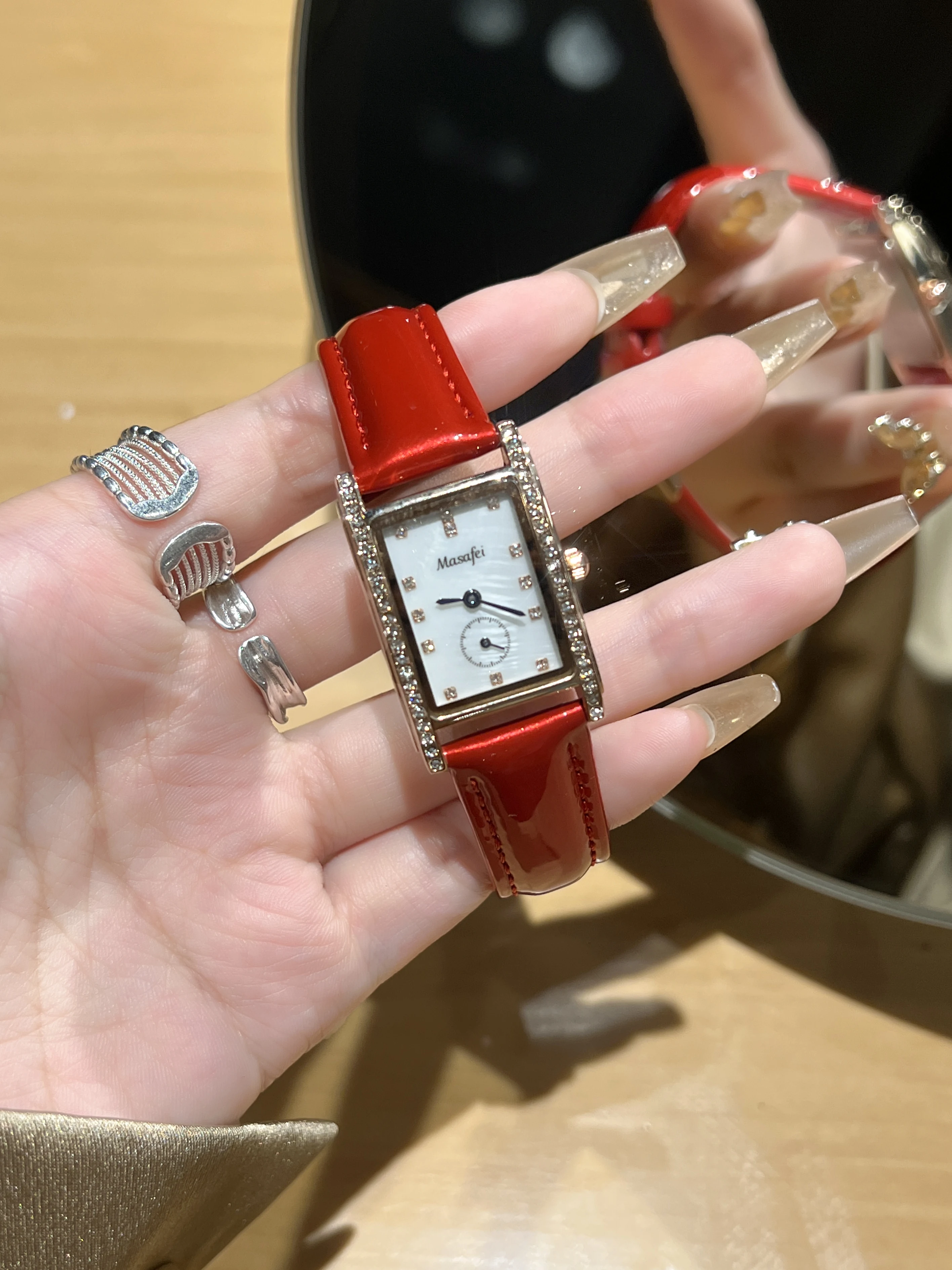 レザーバンドのレディースウォッチ用スクエアウォッチ