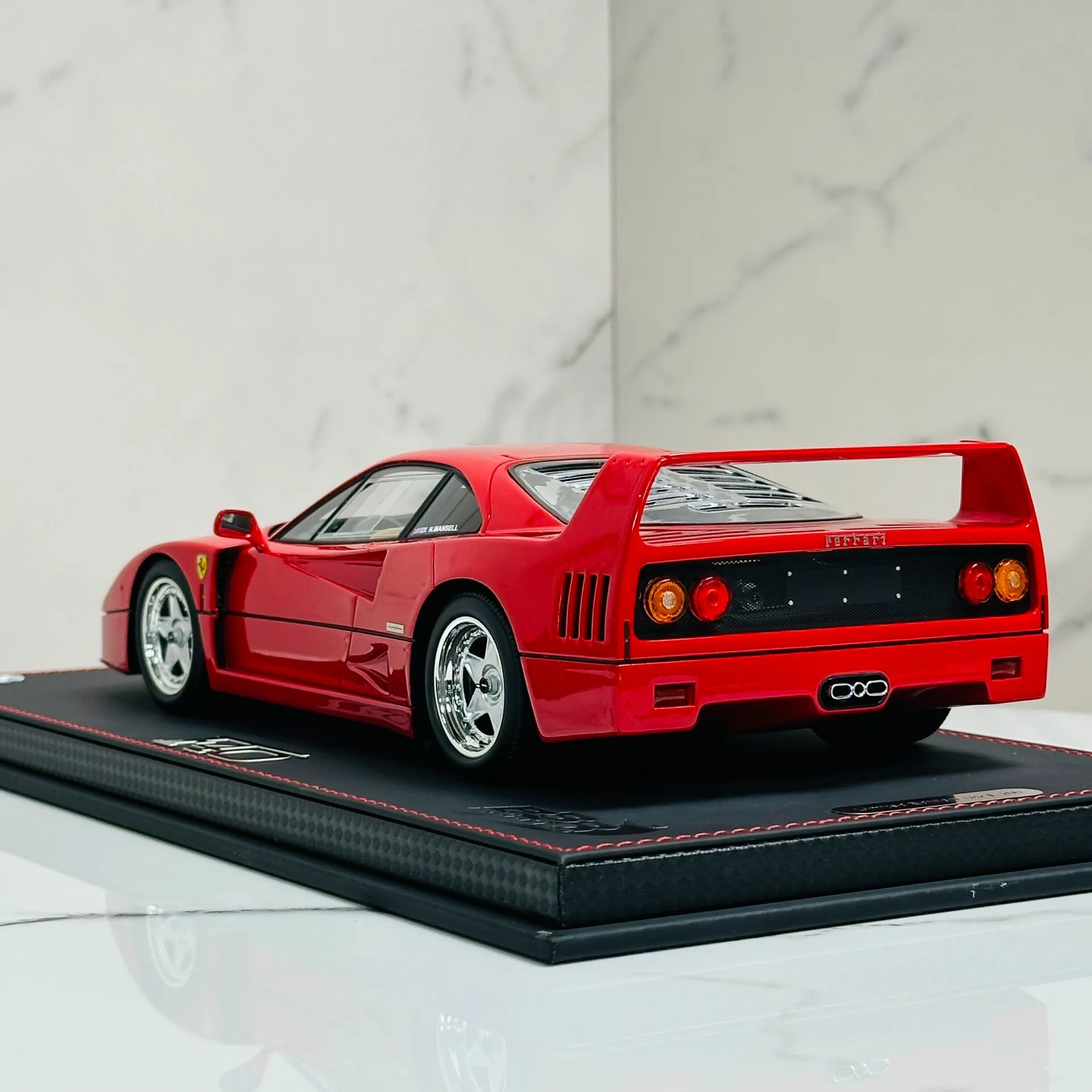 BBR 1:18 F40 الأحمر محاكاة طبعة محدودة الراتنج المعادن ثابت سيارة لعبة مجسمة هدية