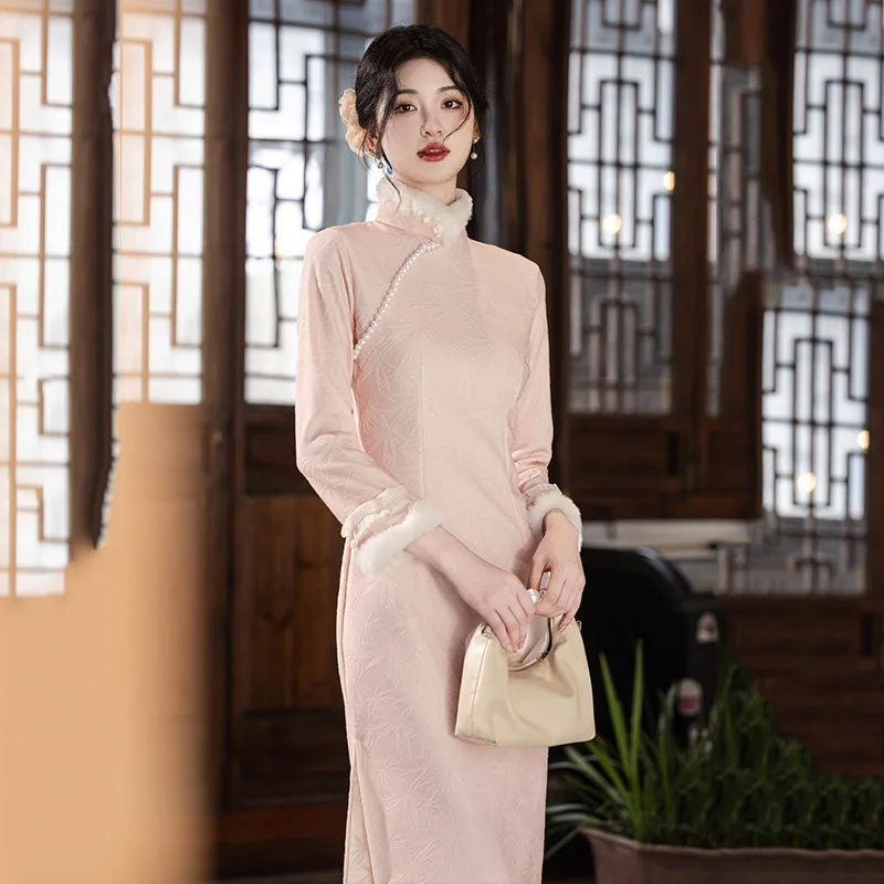 

Розовое плотное зимнее китайское платье Cheongsam с длинными рукавами, новинка 2025, улучшенное осеннее платье Ципао для молодых женщин в стиле ретро