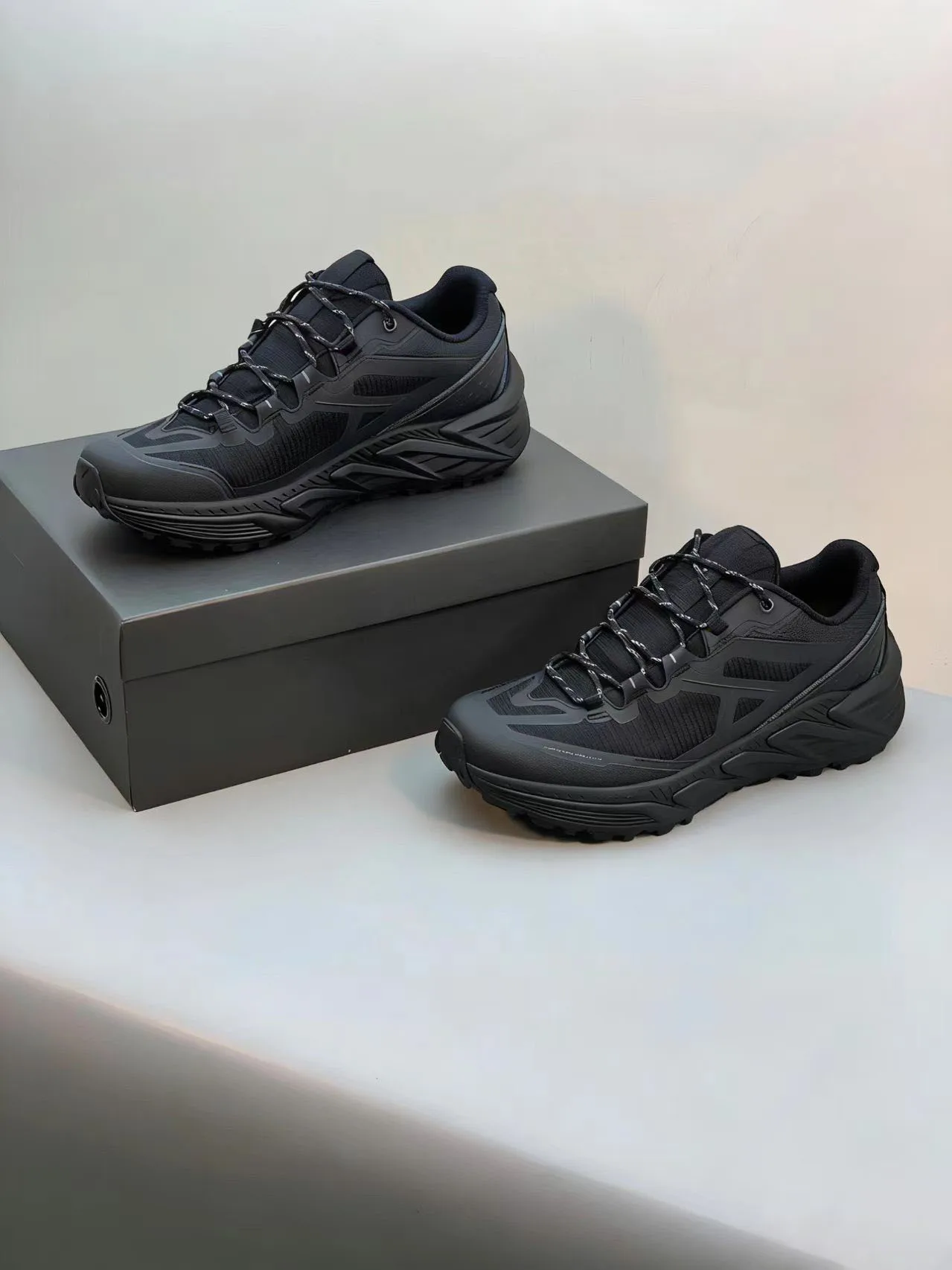 

Men Mountain Low Waterproof Trekking Shoes Hiking Sneakers