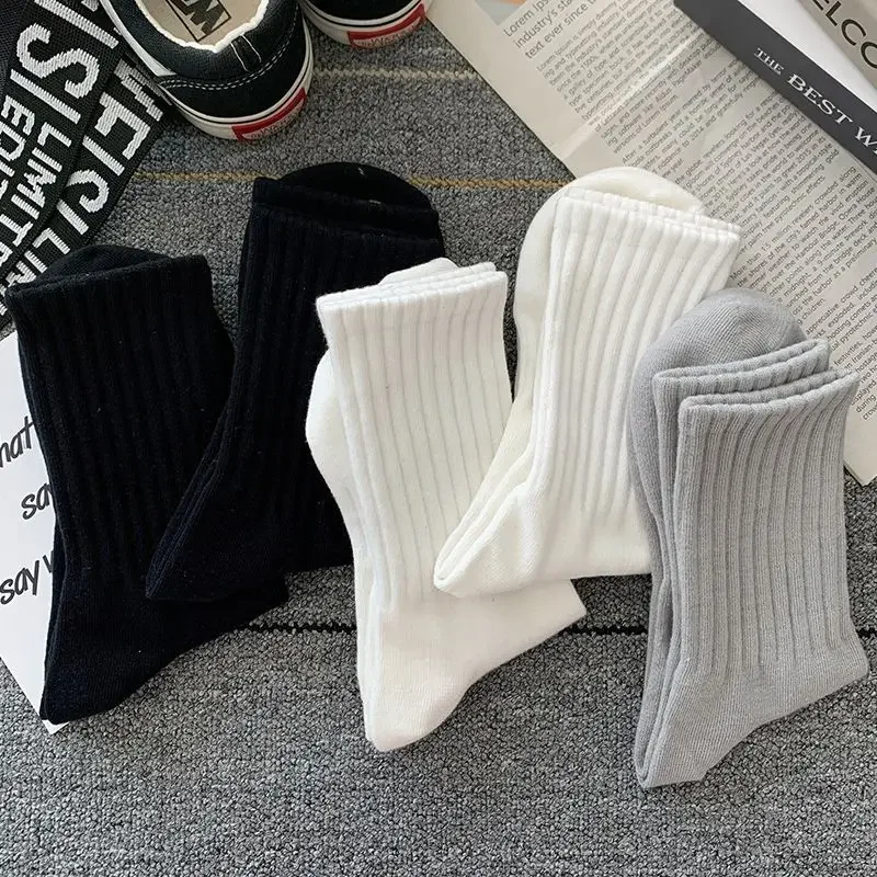 Nuevo 5 pares de calcetines cálidos blancos y negros para hombre, conjunto de calcetines cortos deportivos de Color sólido para otoño e invierno para hombre, triangulación de envíos