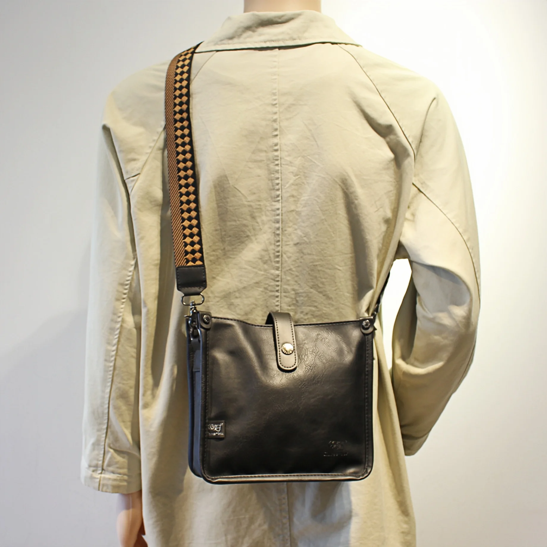 

Street Sle Youth Men's oulder Bag TeeBox Quali Leather Crossbody Small Square Bag Casual Zipper Closure Handbag