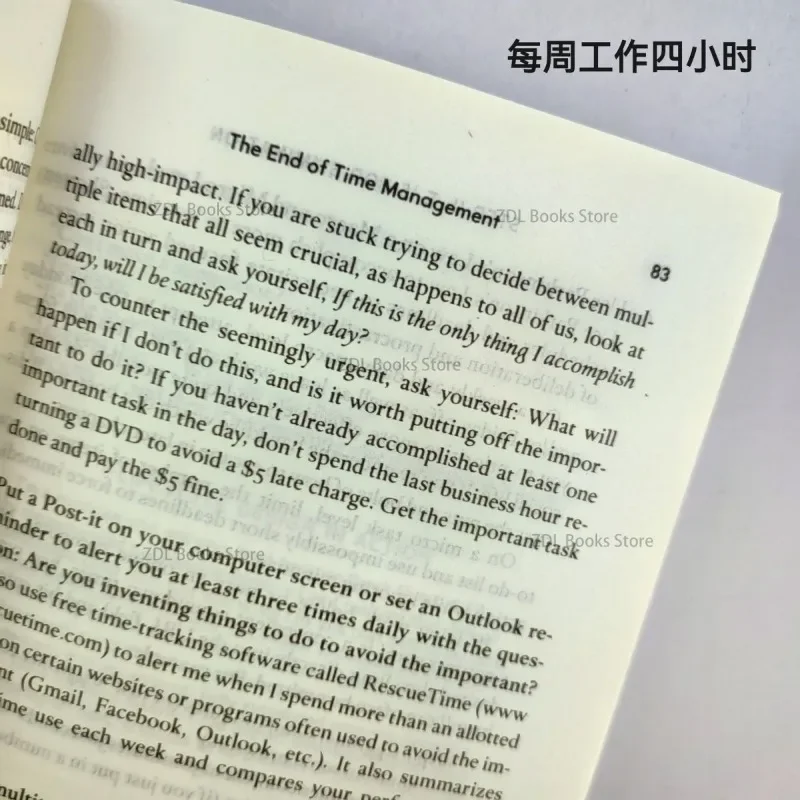 Die 4-stündige Arbeitswoche von Timothy Ferriss ent kommt dem 9-5, lebt überall und schließt sich dem neuen reichen Bestseller-Buch-Taschenbuch Englisch an