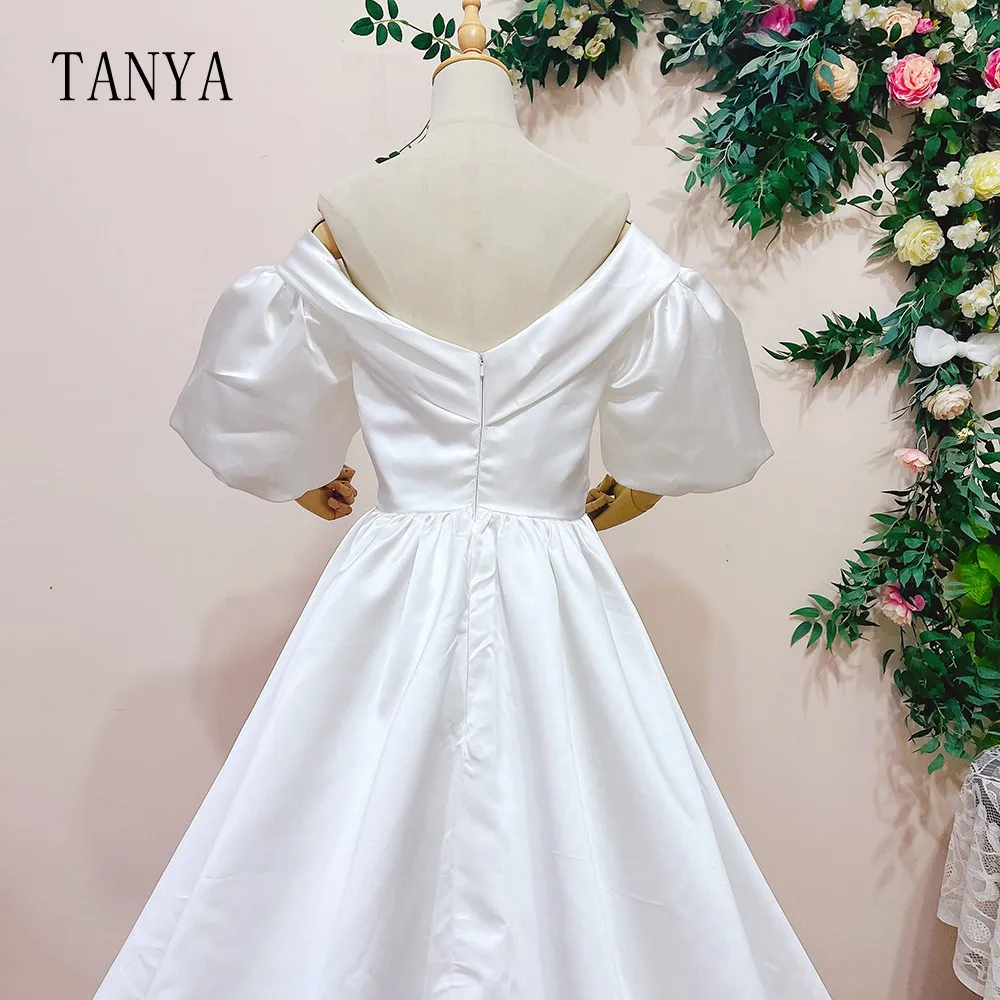 Off The Shoulder Satin Wedding Dress With Puffy Short Sleeves Sweep Train A Line Bridal Gown Hochzeitskleid 241312045