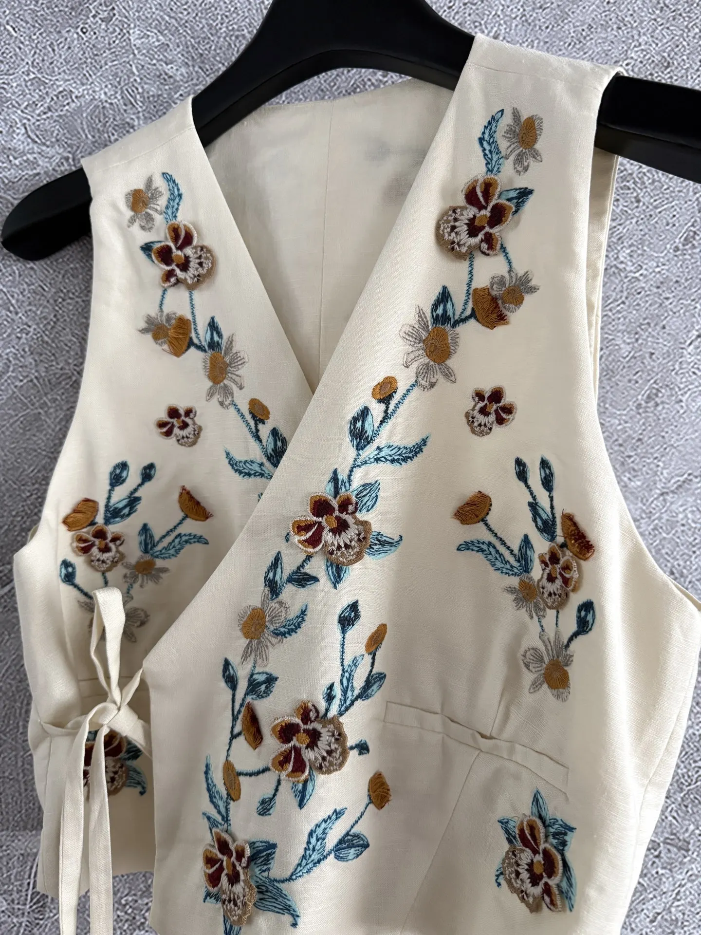 

2025 Новые модные блузки, топы и короткие комплекты, бело-зеленый принт