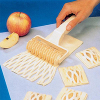 1PC Roller Cutter Pie Pizza Cookie Cutter Pastry Plastic Baking Tools Bakeware Embossing Dough Roller Lattice Cutter Craft