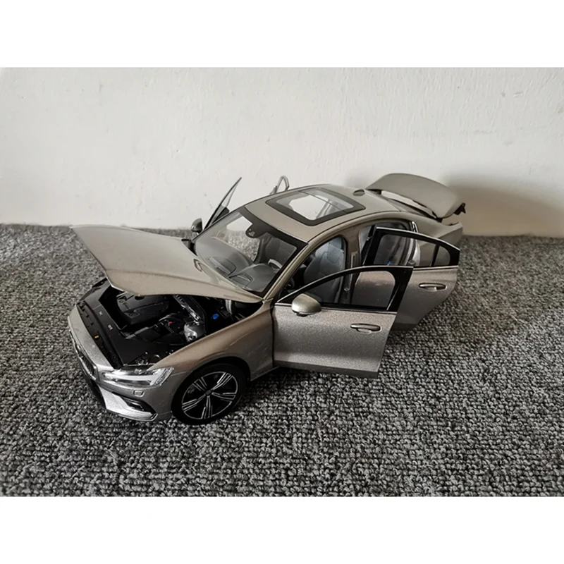 1:18 Scale 2020 S60 S60L Simulation Alloy Car Model Diecast Toy Collectible Display Ornaments