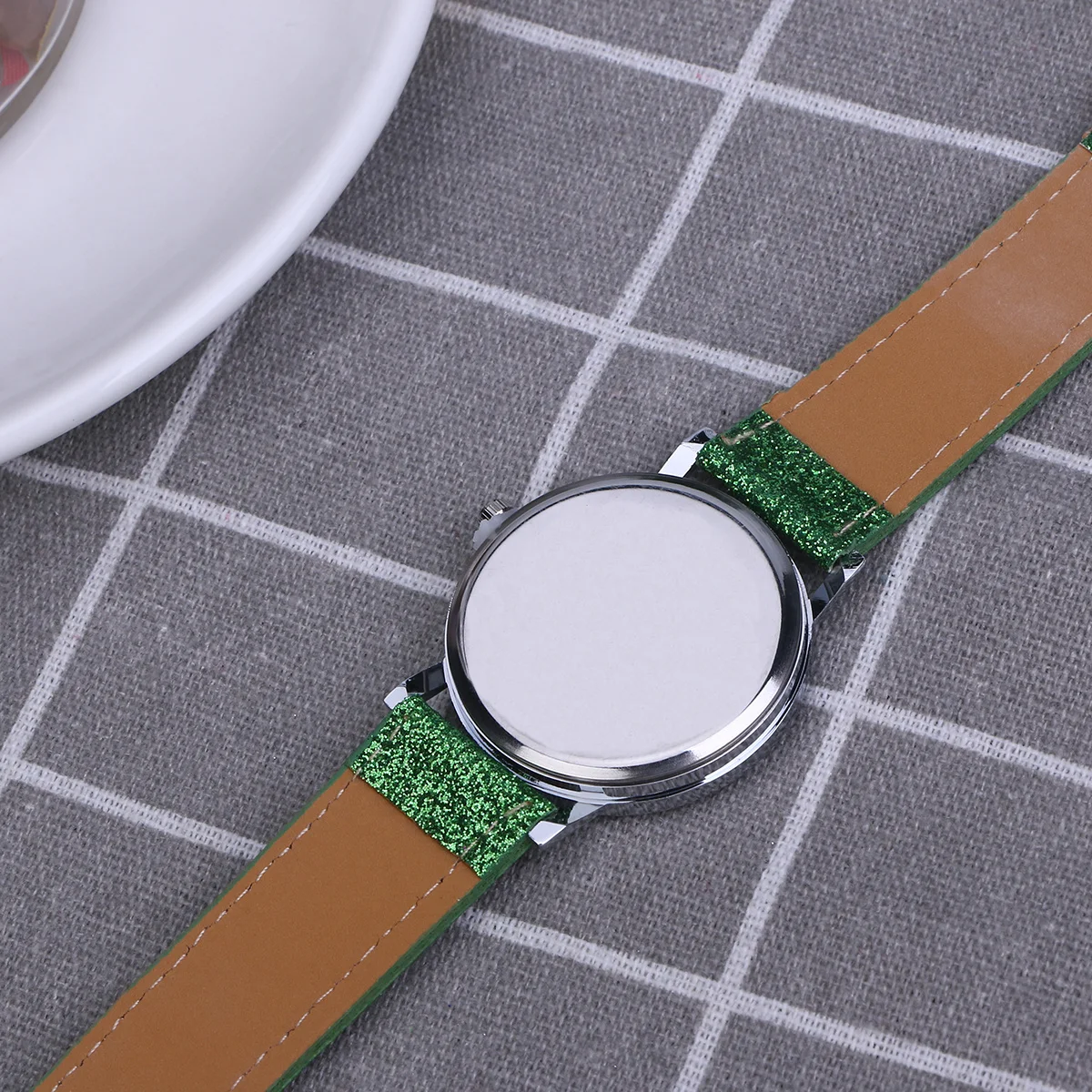 ساعة عصرية للنساء لعيد الميلاد بنمط ندفة الثلج بمينا أخضر وحركة كوارتز وساعة يد أنيقة مصنوعة من خليط معدني للحفاظ على الوقت الدقيق #4