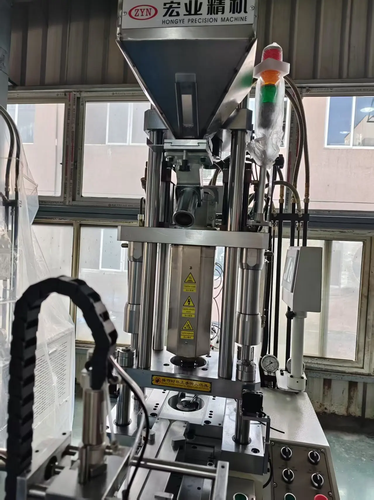 High Efficiency Automatic Close-End Injection Molding Machine for Zipper Making Motor As Core Component