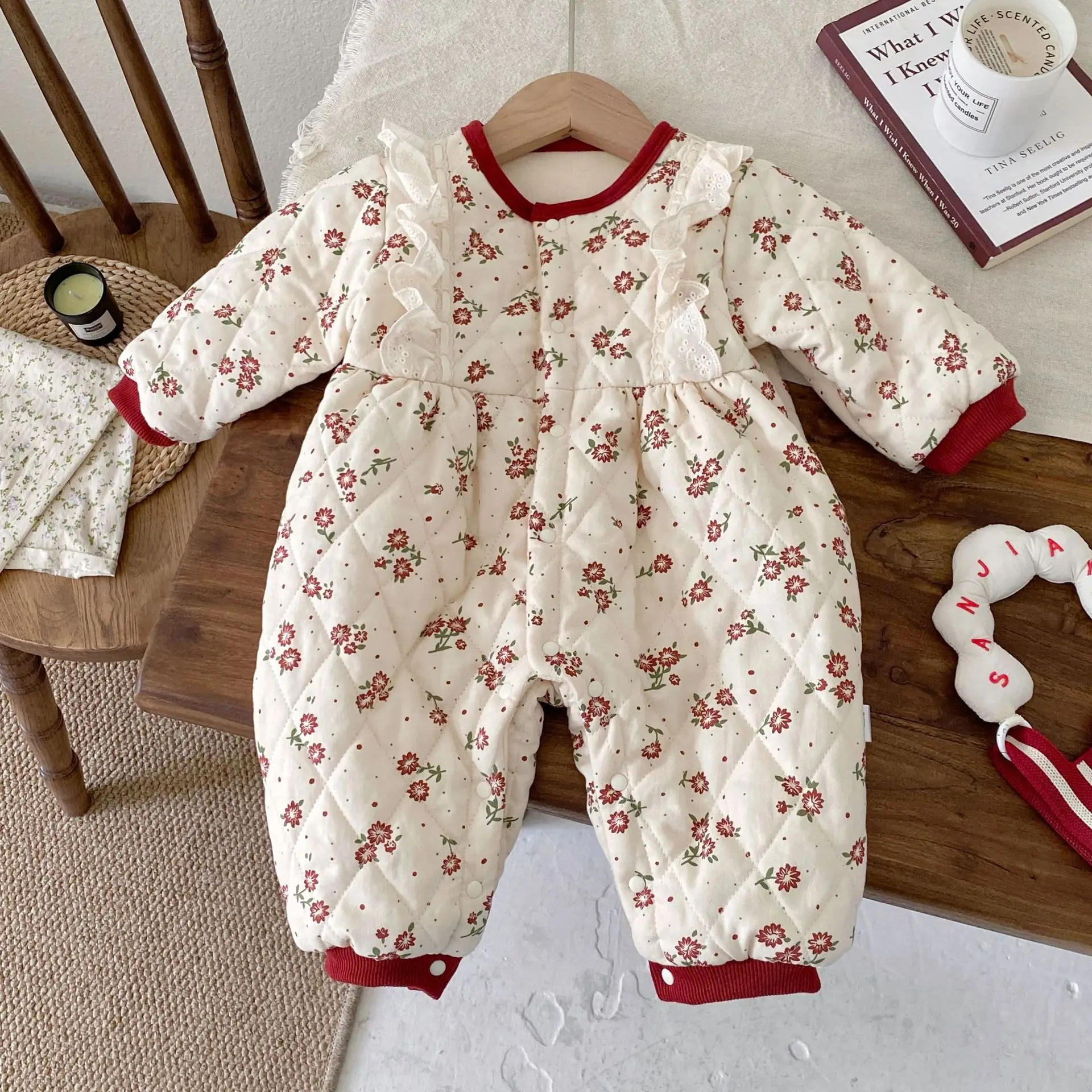 

Теплый комбинезон с цветочным принтом для маленьких девочек, стеганая куртка для малышей, От 0 до 24 месяцев, новинка 2025 года, зима, детский флисовый комбинезон с длинными рукавами, бархатный толстый