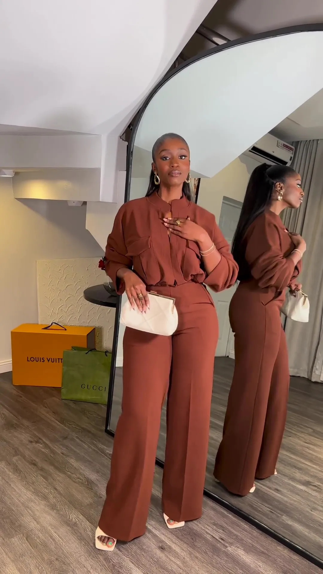 Traje de pantalones informales holgado para uso diario, conjunto de pantalón versátil de colores sólidos para primavera y otoño, Top de manga larga con cuello en V, pantalones de pierna ancha de 2 piezas