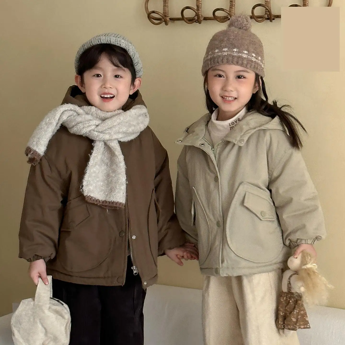 

2025 Winter New Children Long Sleeve Warm Hooded Coat Plus Velvet Thick Girls Padded Jacket Boys Casual Jacket Kids Clothes
