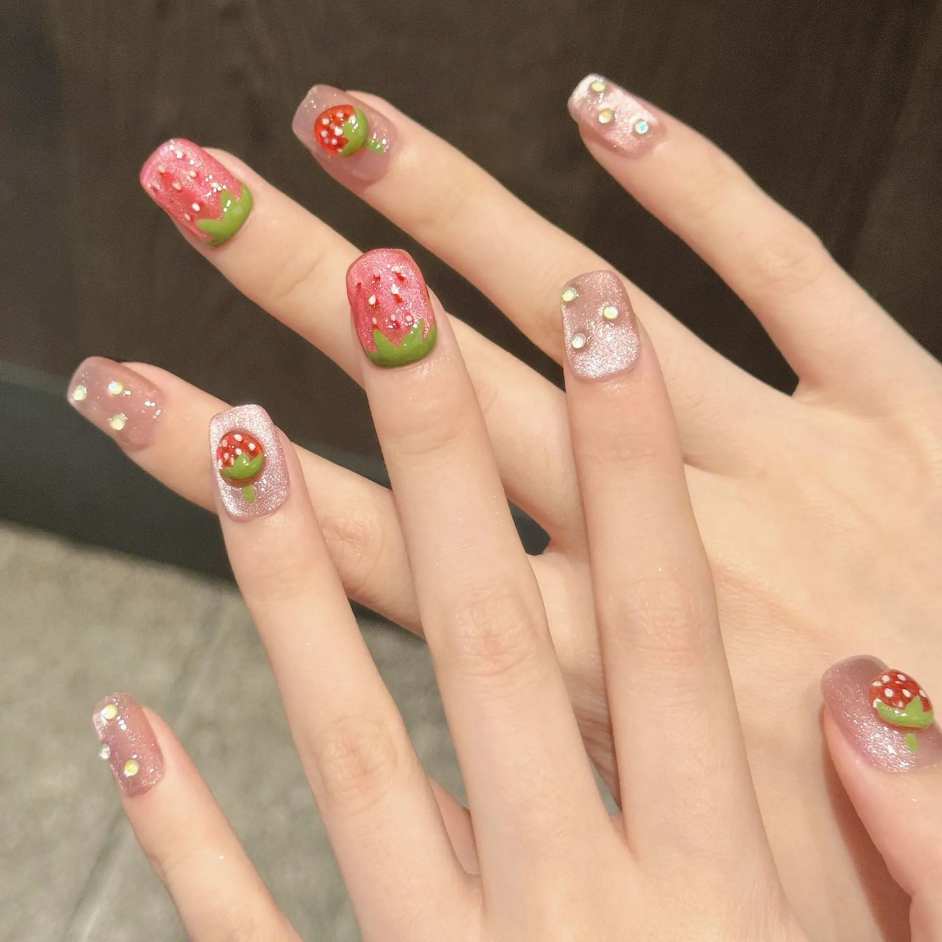 10 قطعة الصحافة اليدوية على الأظافر ثلاثية الأبعاد الفراولة ديكور الأظافر وهمية لفتاة يمكن ارتداؤها انفصال قصيرة الوردي القط العين أظافر صناعية نصائح #3