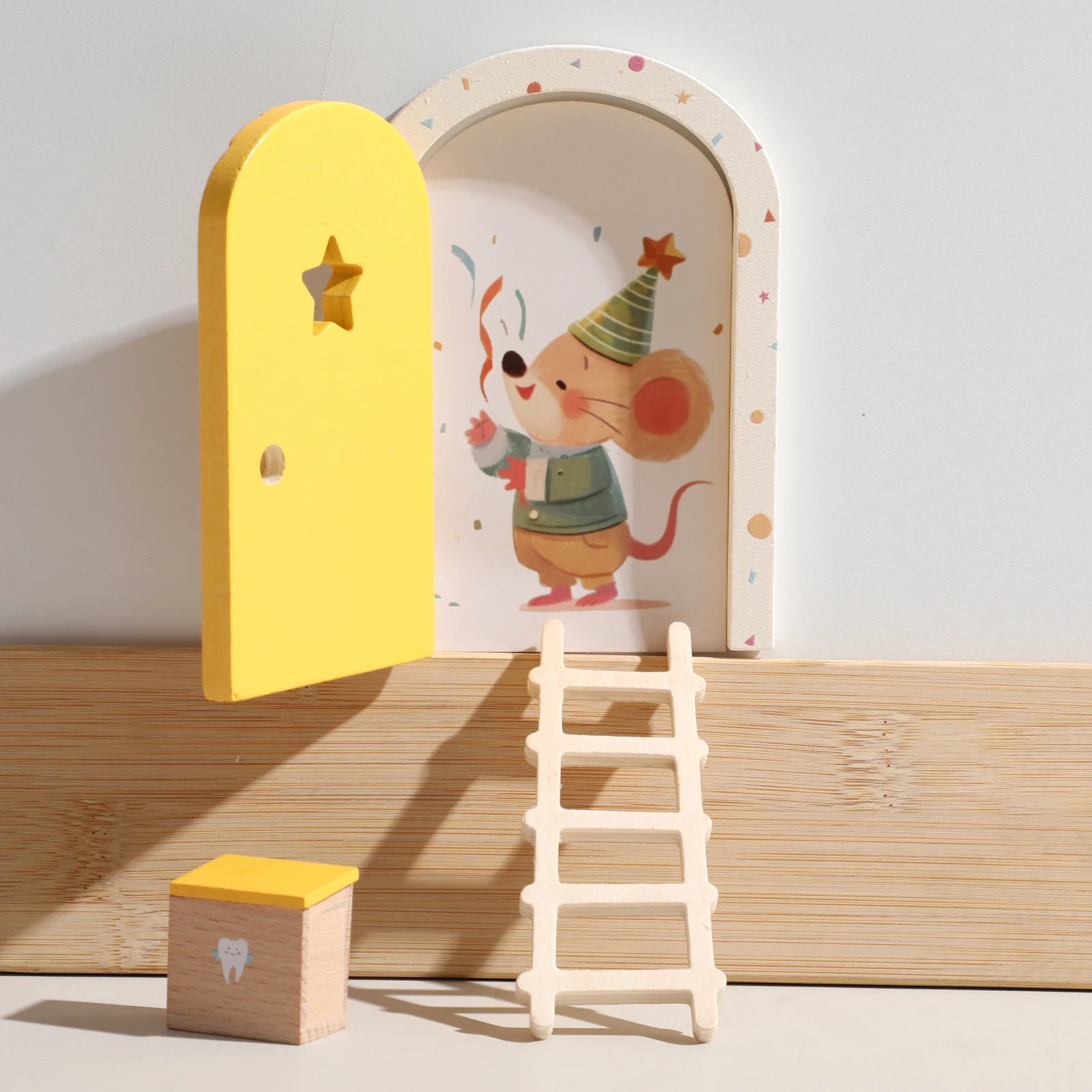 Mini decoração de porta de elfo de desenho animado para casa de bonecas, decorações de porta que podem ser abertas em arco de madeira para casa em miniatura, presentes de estilo de conto de fada para bebê