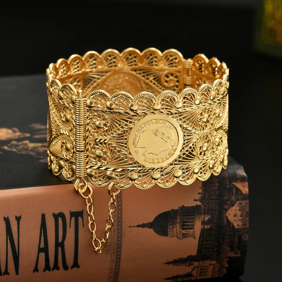 فستان زفاف عربي سوار مطلي بالذهب على شكل شخصية بشرية عملة مجوفة بنمط مفتوح سوار مجوهرات