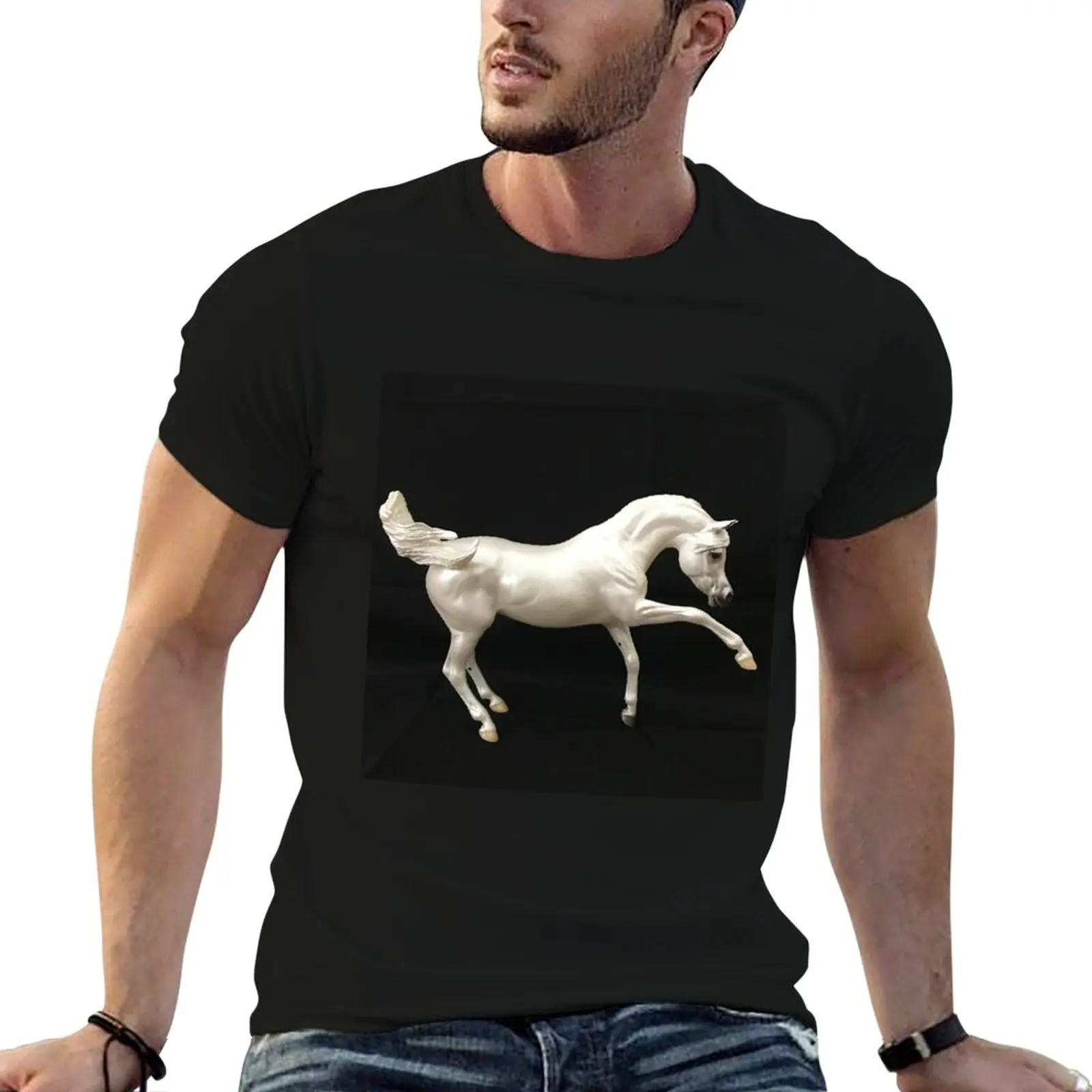 Camiseta masculina Breyer White Arabian Stallion/Thunder: Mascote da equipe Broncos (modelo tradicional 1:9)