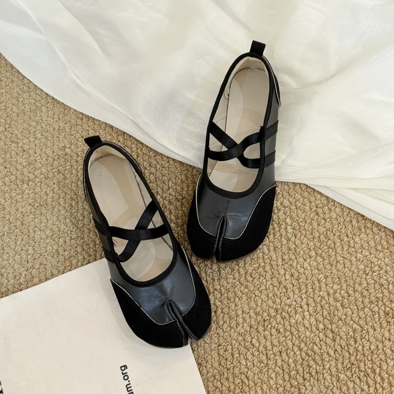 Damen Split-Toe Ballettschuhe aus PU-Leder mit gekreuztem elastischem Riemen, Mary Jane Schuhe, Retro-Flats mit weicher Sohle für den täglichen Gebrauch. – Detail 5