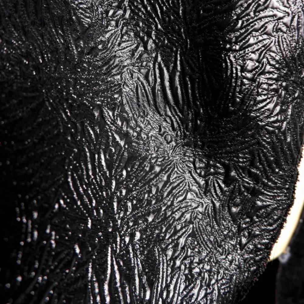 

Черная стеганая жаккардовая ткань с пленочным покрытием для креативного дизайна верхней одежды, ткани для модных дизайнеров, ткань для шитья своими руками, продается на метры