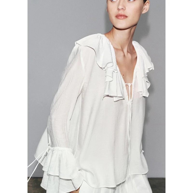 قميص نسائي صيفي بأكمام طويلة وياقة على شكل V وقصة مستقيمة مع زخارف متعددة الطبقات من الألياف المختلطة واللاصقة، مصنوع من أليا...