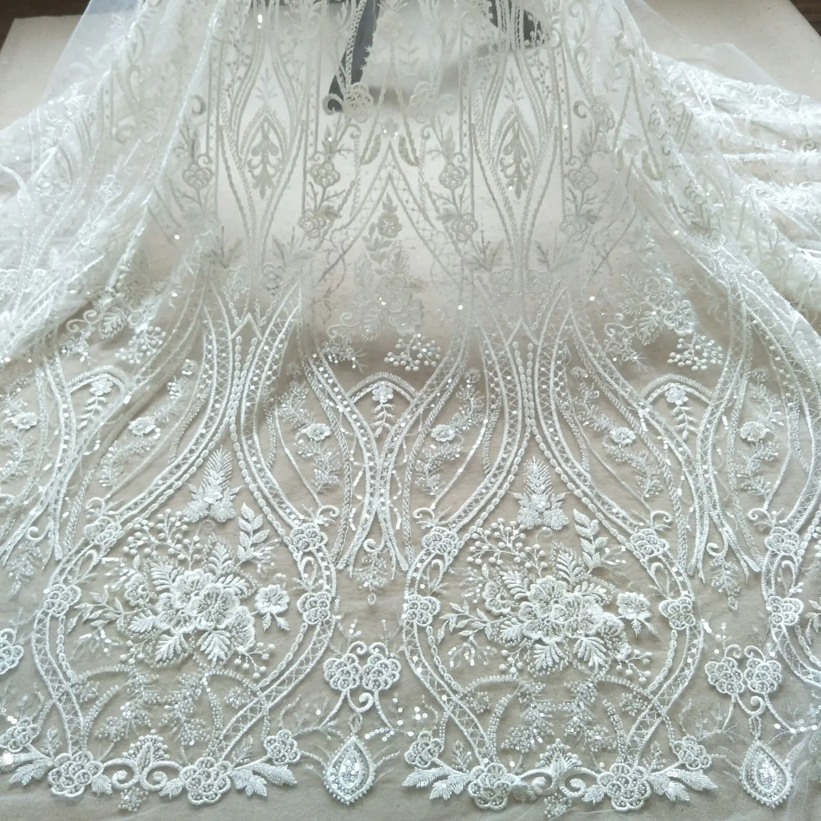 Elfenbeinfarbener Perlenstickerei-Spitzenstoff, 130 cm breit, Spitzenstoff für Brautkleider, Meterware.