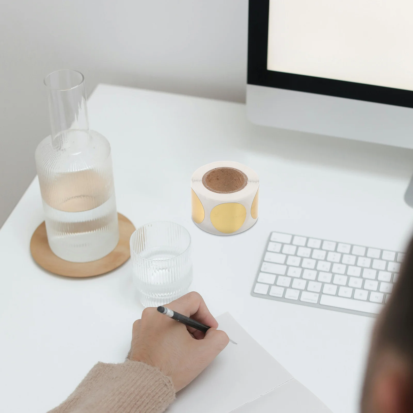 

1 Roll Round Scratch Off Stickers Strong Adhesive Scratchable Coating for DIY Reward Cards Classroom Games Party Favors Craft