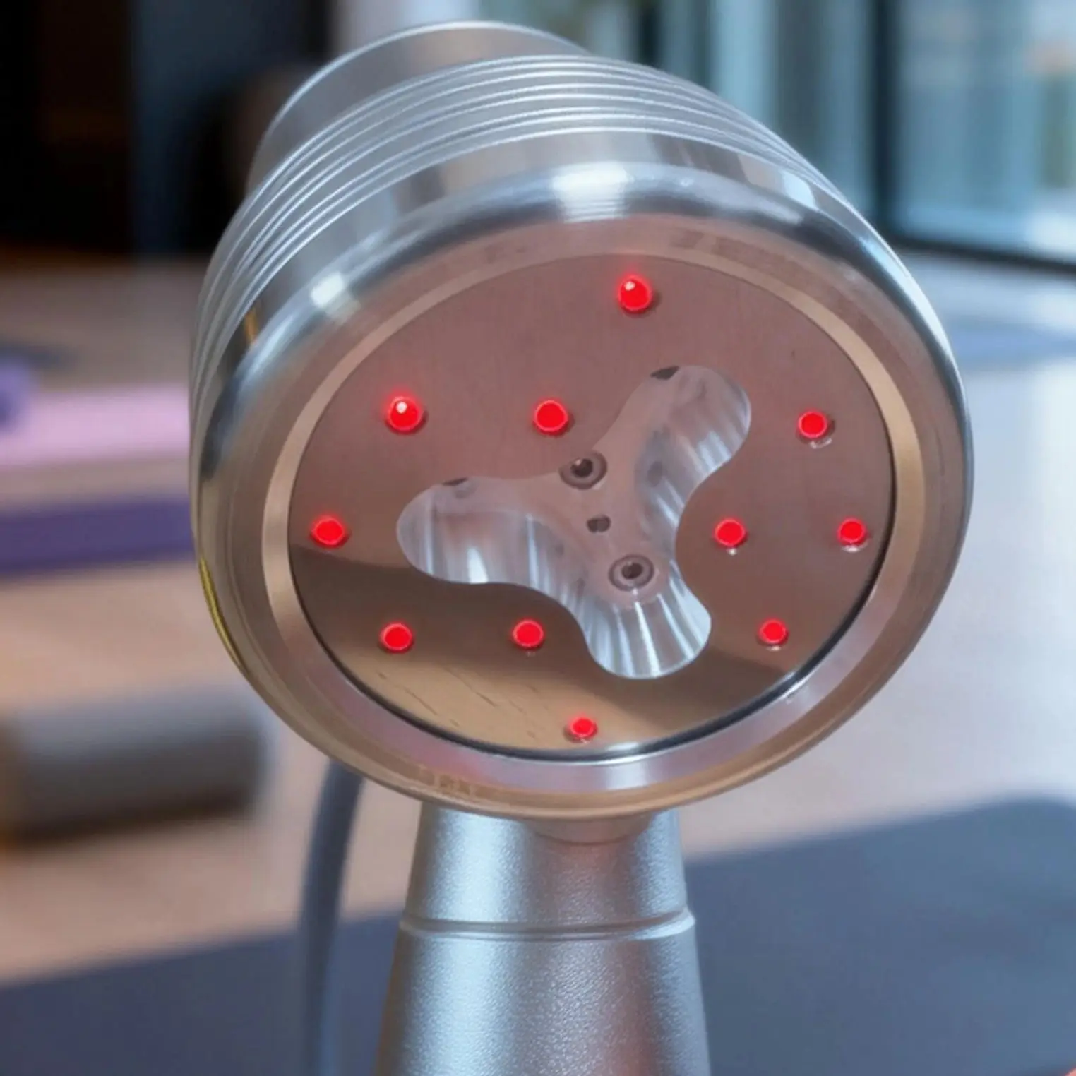 

Двухволновое лазерное устройство (808 нм, 650 нм) для физиотерапии и обезболивания