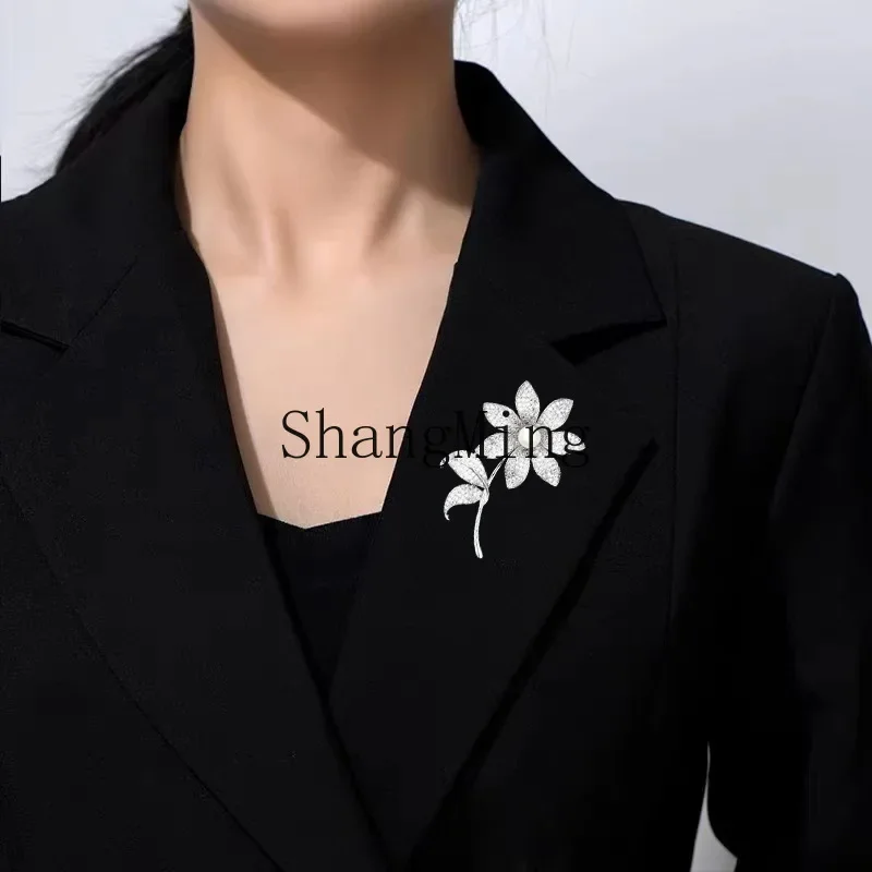 

CLL fashion flower zircon micro-set brooch high-end clothing accessories exquisite crystal pearl pin buckle brooch
