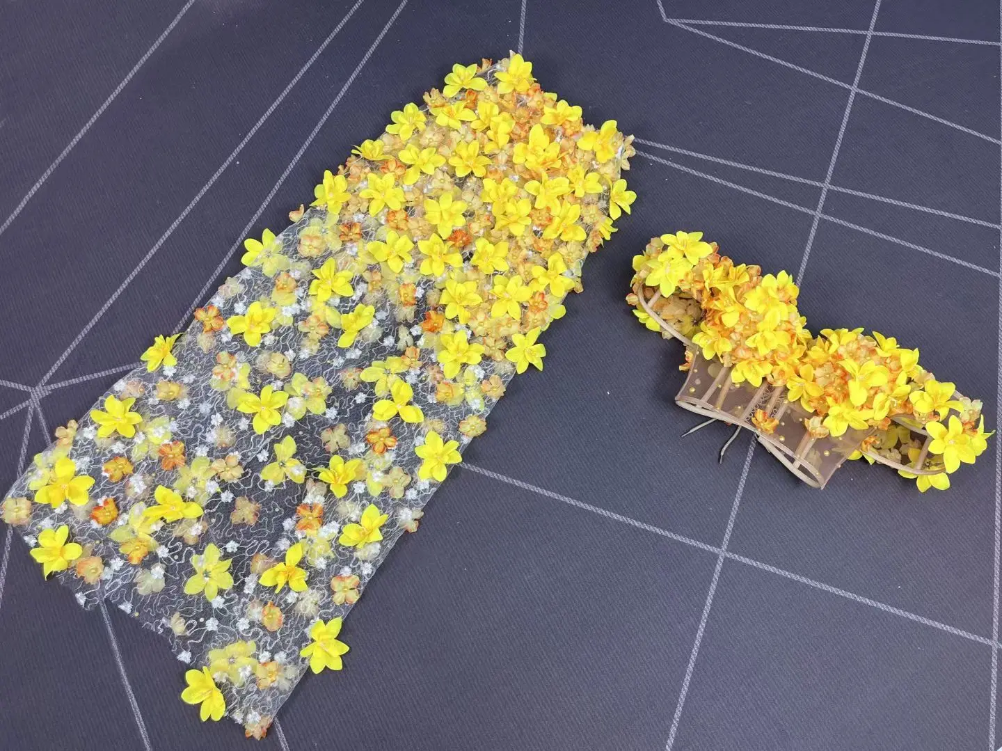 3D イエローフラワー クロップトップス ロングスカート 2 ピースセット 誕生日 プロム ストラップレス イブニングドレス ショーナイトアウト パーティー衣装 黄花班