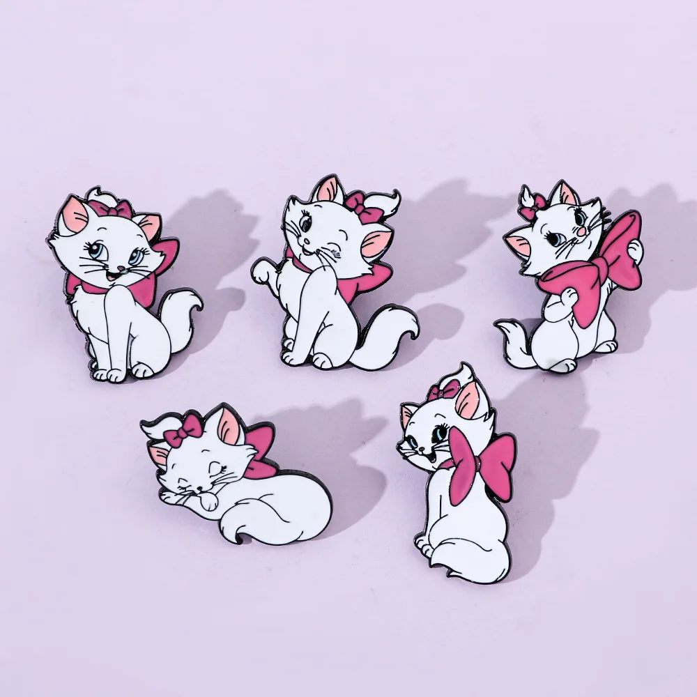 Disney Pins Cute White Cat Brooches Kawaii Marie Cat Metal Badge Accessories Fashion Men\'s and Women\'s Bag Clothing Decor Gifts