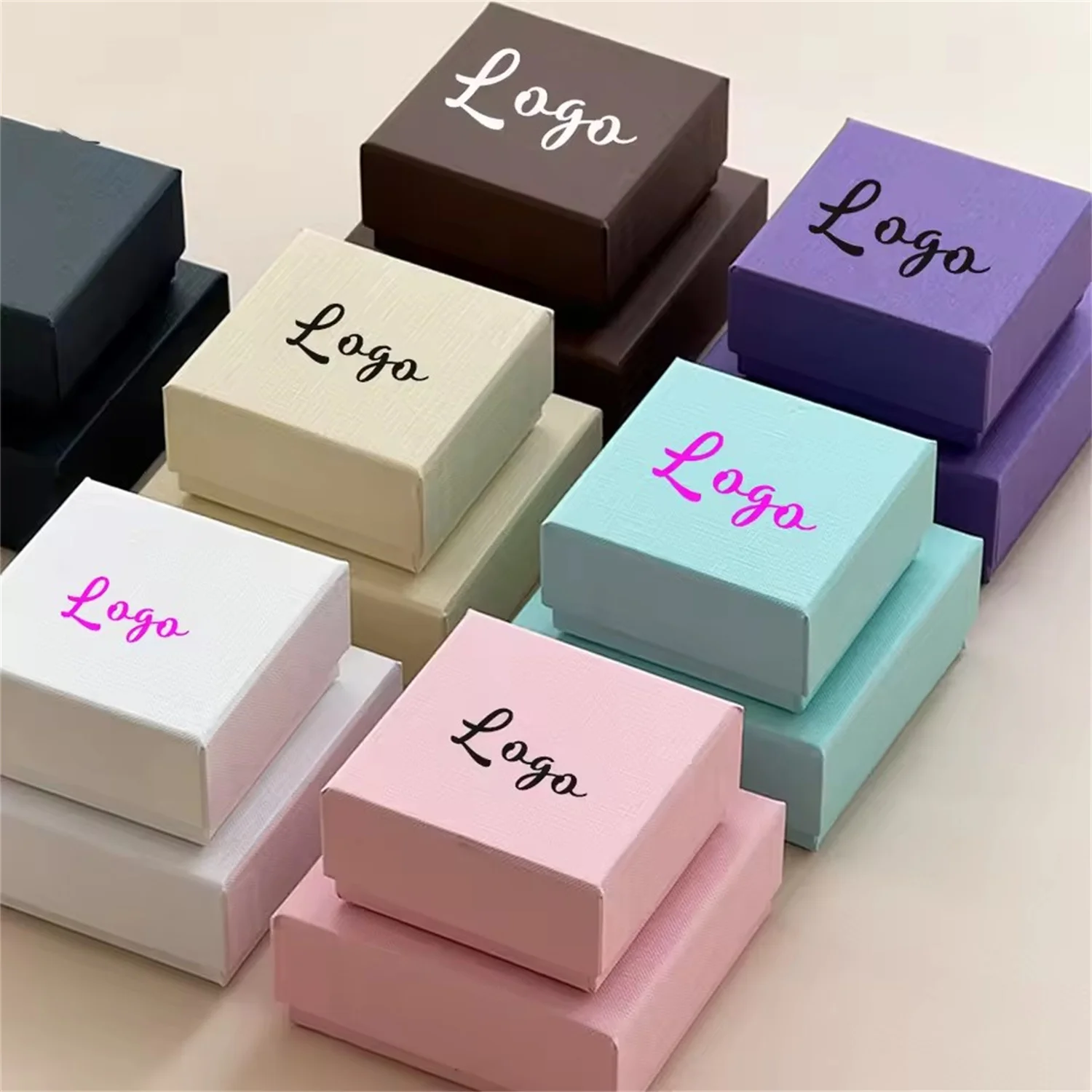 

Персонализированная 50 упаковок ювелирной бумаги, коробка с крафт-текстурой 8x8x4 см, кольца, серьги, браслет, кулон, упаковочный чехол, свадебные коробки для хранения