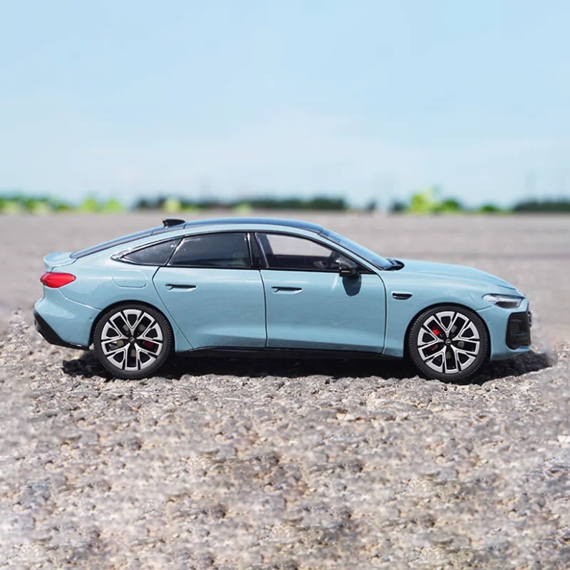 Modello di auto in lega pressofusa berlina A5L in scala 1:18 Prodotto finito Collezione di giocattoli di simulazione Regalo Modello statico Ornamento