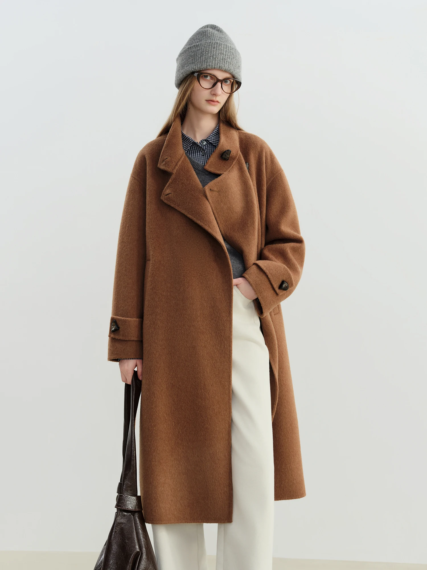 ZIQIAO معطف صوف رمادي المرأة الدانتيل متابعة فضفاض النمط الفرنسي مزاجه بسيط شيك Ins 2025 شتاء جديد معطف صوفي قصير