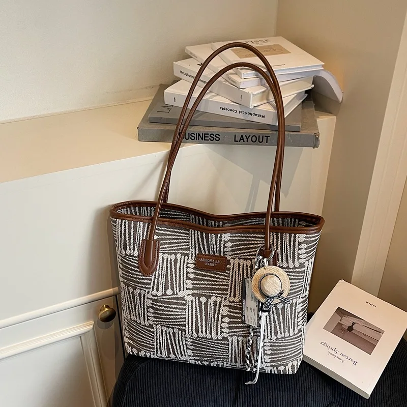 

New! Women's Stylish Luxury Design Shoulder Bag - Niche Versatile Commute Work/Lounge Large-Capacity Handbag